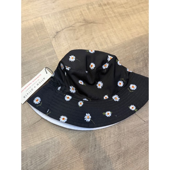 Alice + Olivia Accessories - Alice + Olivia Reversible Daisy Bucket Hat - NWT